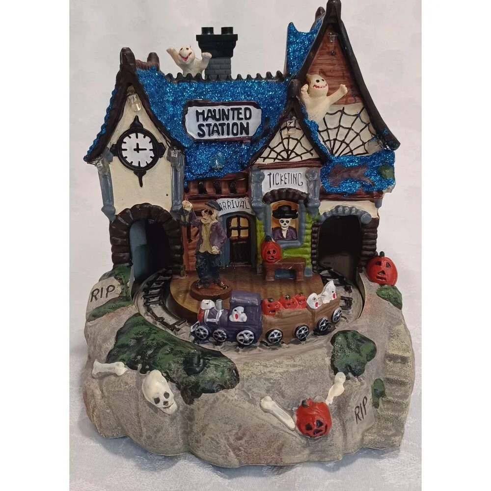 AVON PRODUCTS SCARY VILLAGE TRAIN STATION LIGHTS SOUNDS MOVEMENT 2012 WORKS